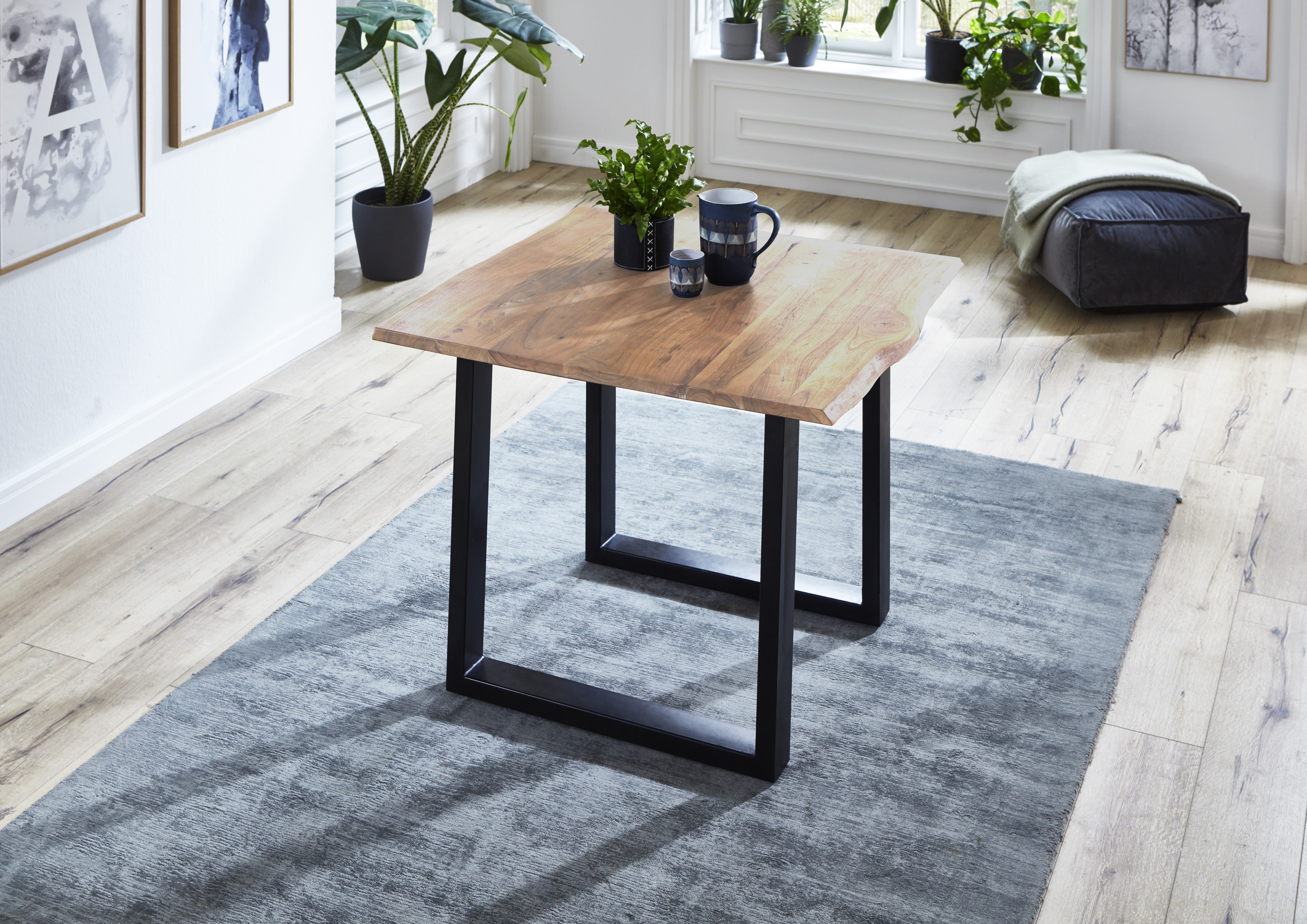 Esstisch Baumkante Massiv Akazie eichefarben 80 x 80 schwarz NOAH Esstisch Baumkante Massiv Akazie eichefarben 80 x 80 schwarz NOAH