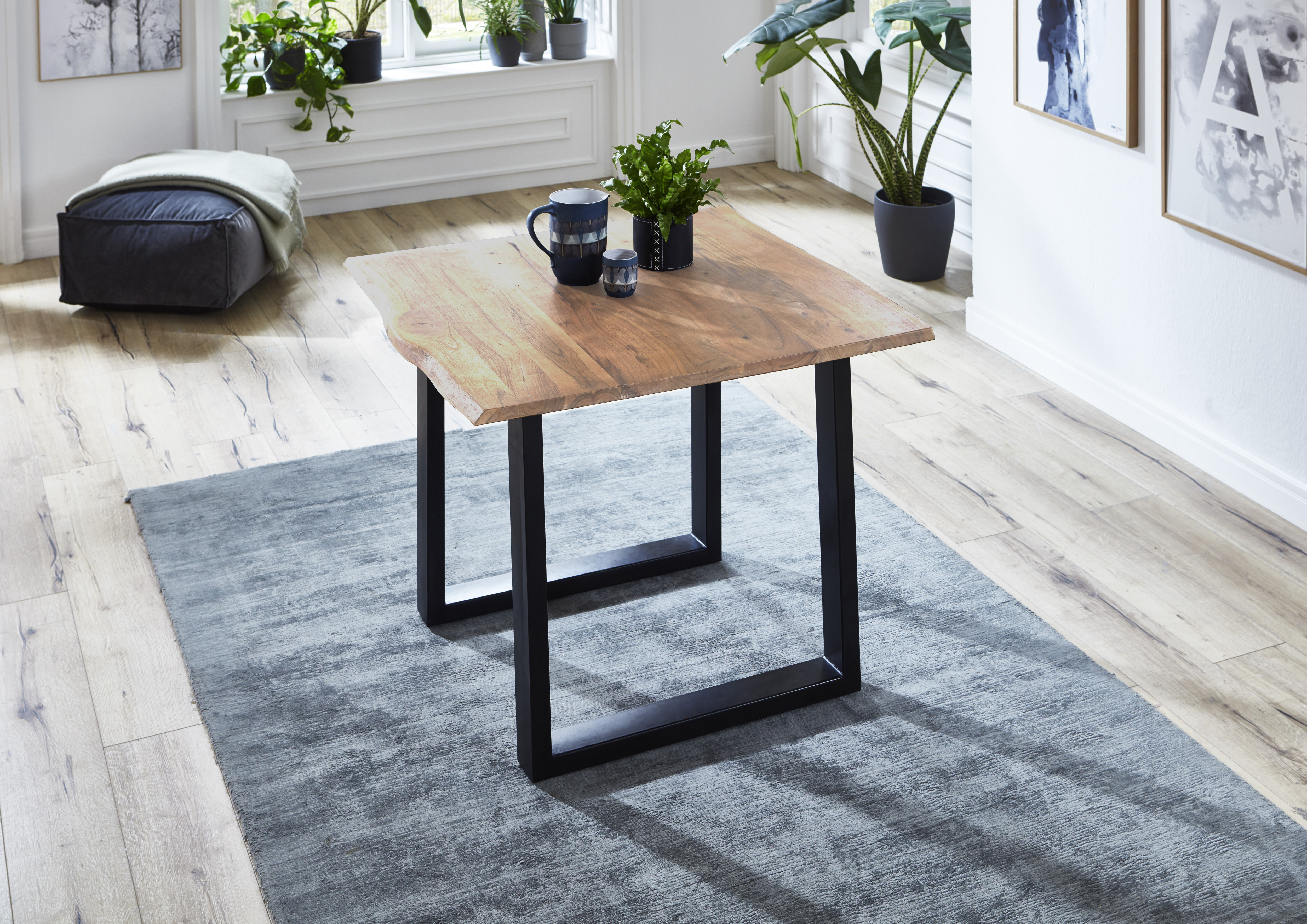 Esstisch Baumkante Massiv Akazie eichefarben 90 x 90 schwarz NOAH Esstisch Baumkante Massiv Akazie eichefarben 90 x 90 schwarz NOAH